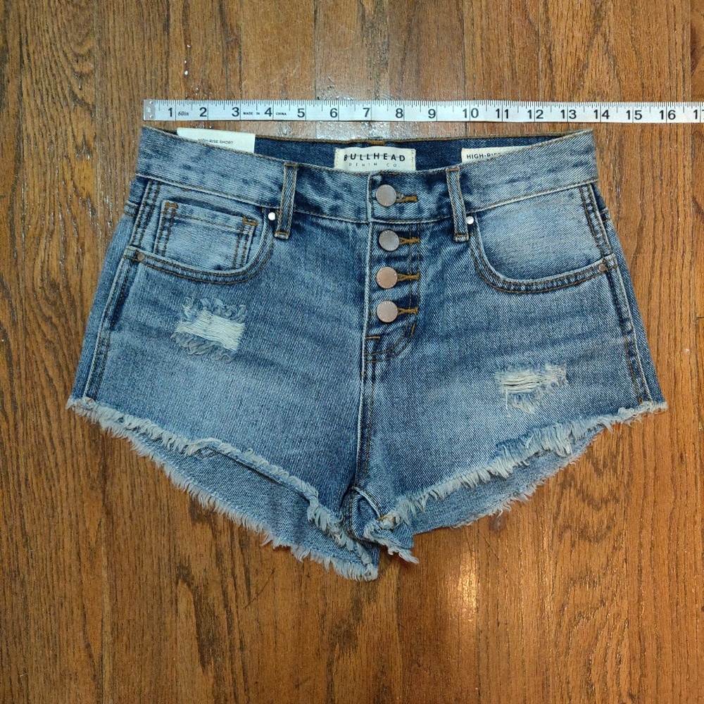 NEW Bullhead distressed high rise denim shorts